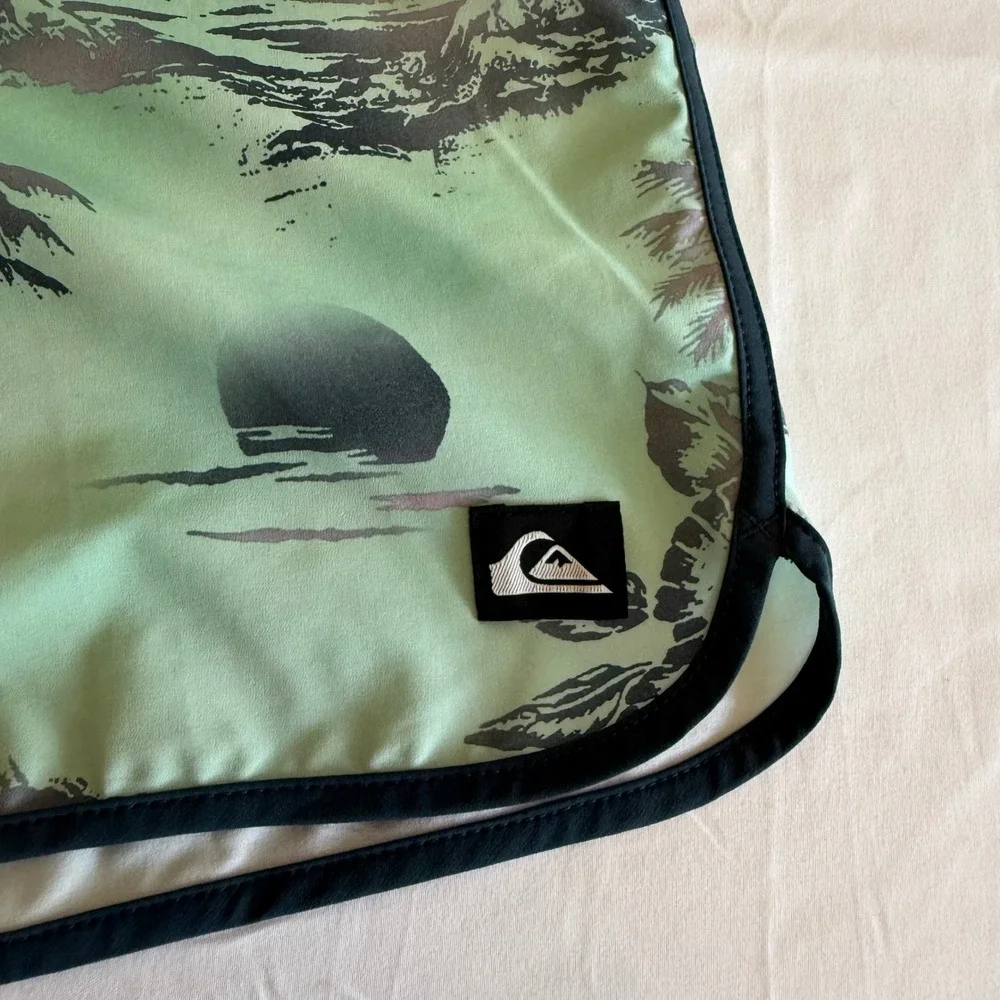 Quiksilver Board Shorts Mens 36 Green Tropical Palm Tree Floral Swim Trunks